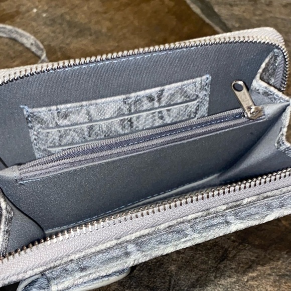 NEW Crossbody Bag - Picture 7 of 9